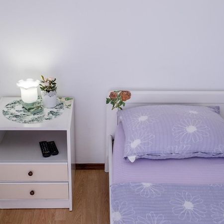 Apartments Makaus Супетарска Драга Екстериор снимка