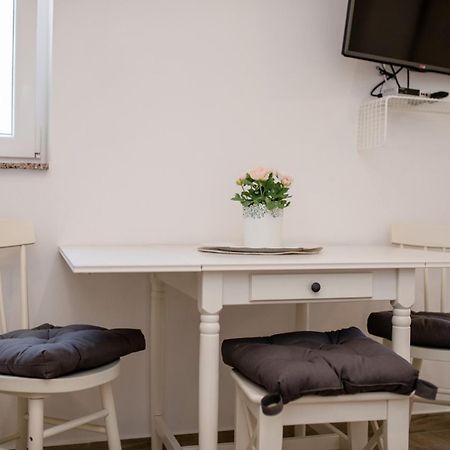 Apartments Makaus Супетарска Драга Екстериор снимка