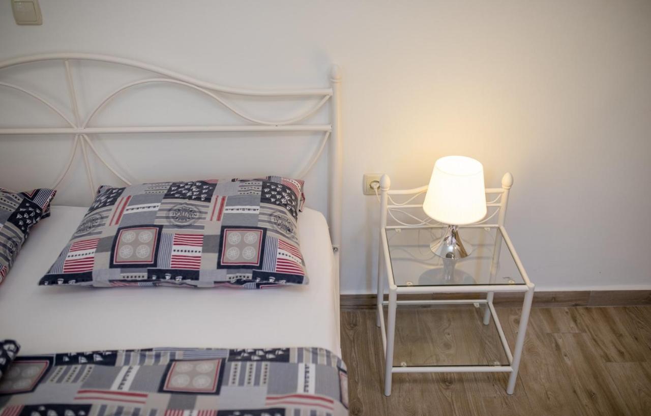 Apartments Makaus Супетарска Драга Екстериор снимка