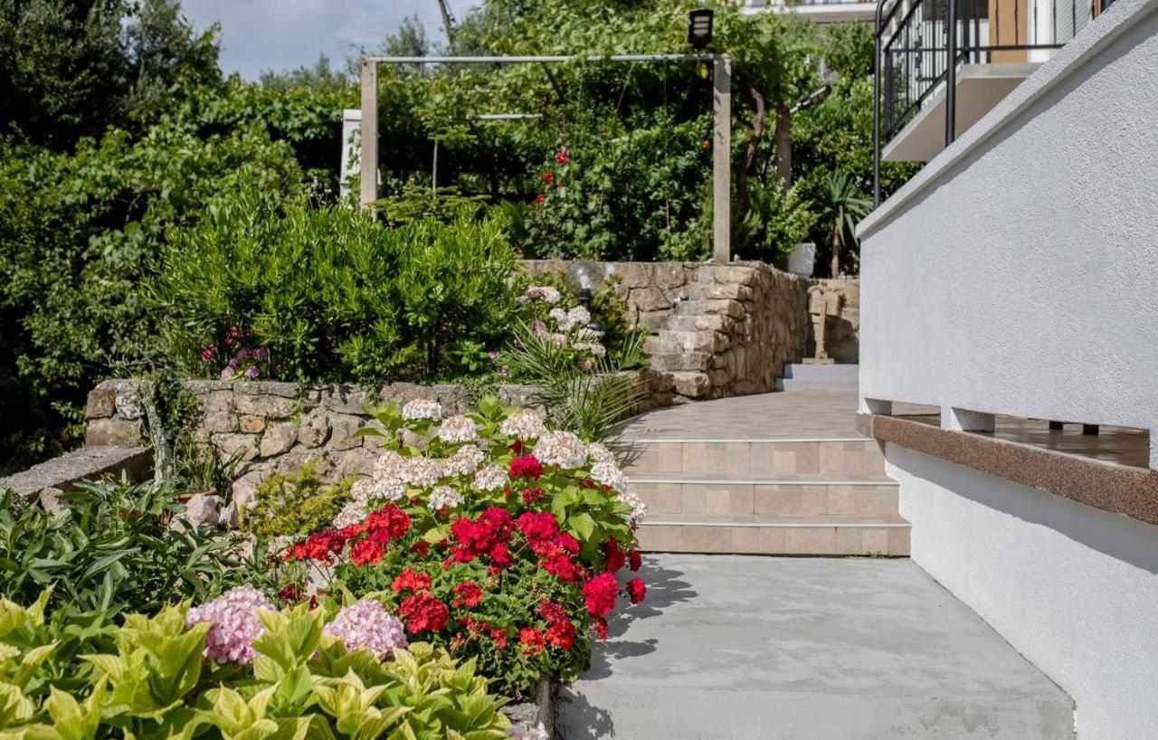 Apartments Makaus Супетарска Драга Екстериор снимка