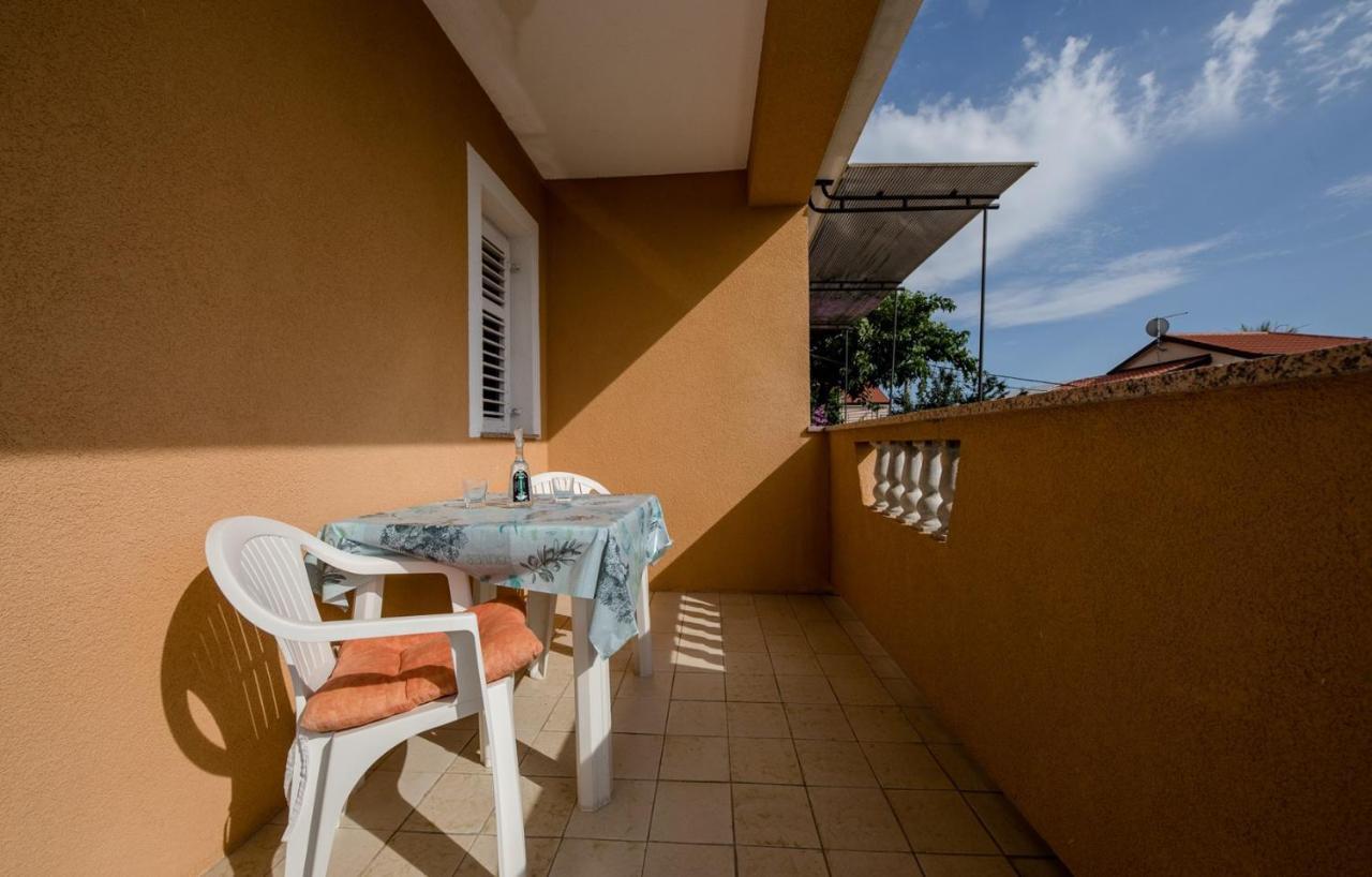 Apartments Makaus Супетарска Драга Екстериор снимка